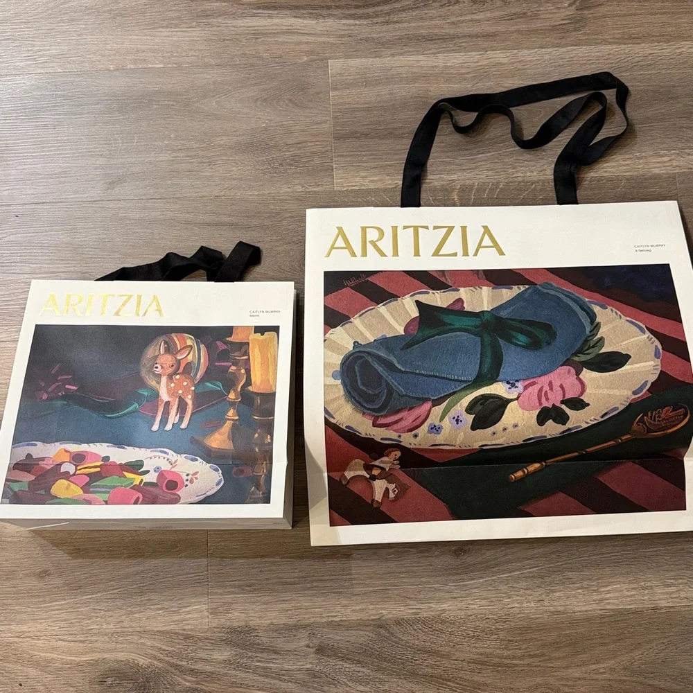 Aritzia Lip Design Shopping Bags Caitlyn Murphy - Picture 3 of 3
